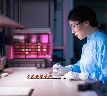 Jenoptik employee with laboratory equipment